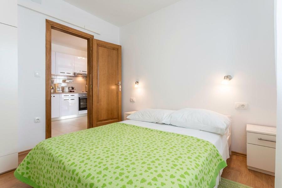 Apartments Bezmalinovic 2 Bol Kültér fotó